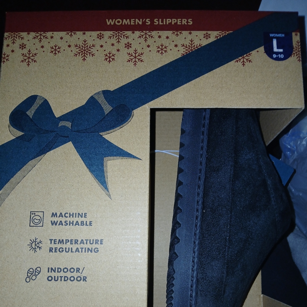 Women's Dearfoam Slippers Large 9-10 new